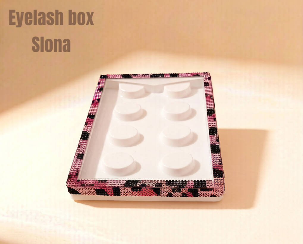 4 pairs of diamond-studded eyelash boxes